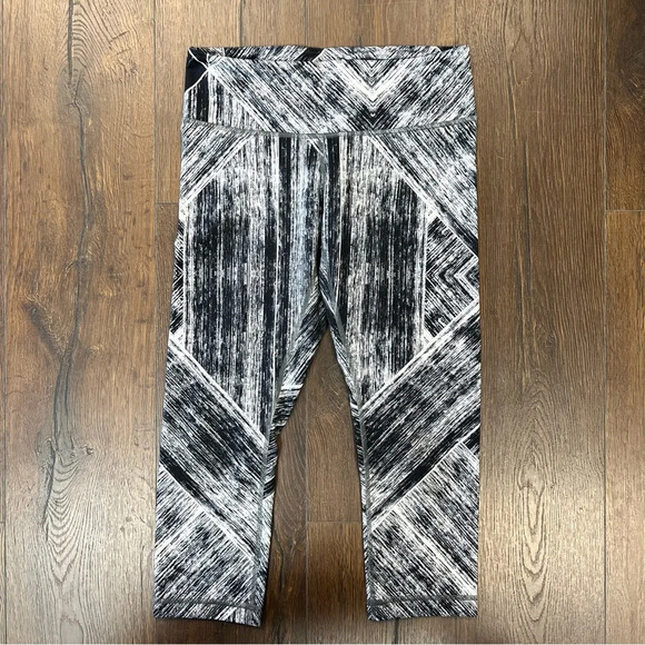 Lululemon Wunder Under Crop II *Full-On Luon Heat Wave White Black SZ 8 - Picture 5 of 6